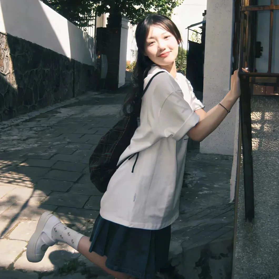 欧美精选AI 短剧 对美女上司的妄想 EP03：关系发生变化后朱莉与史蒂芬妮之间的最终对视